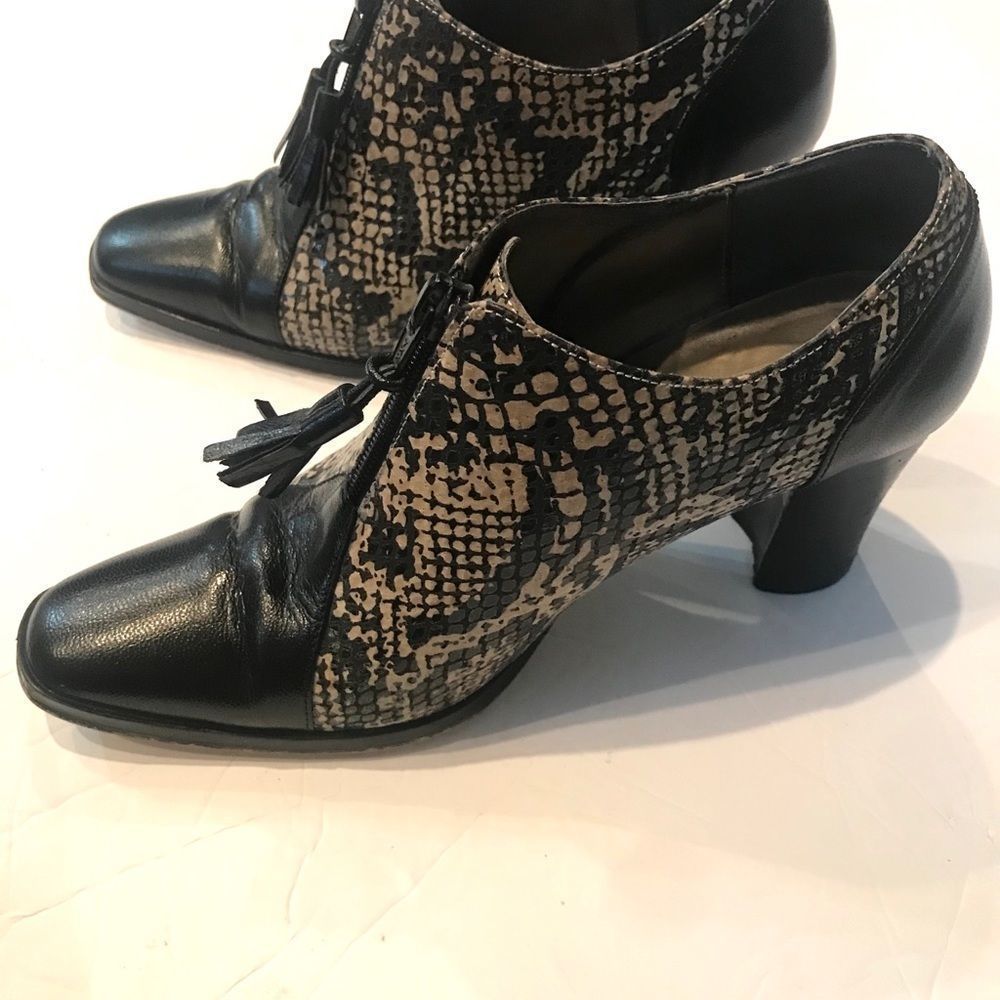 👠Snakeskin print Pazzo Ankle boots    Size 6